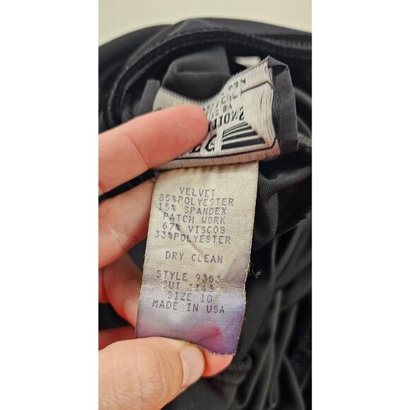 Pg collections ginger bort (PETITE) CK MEASURMENTS Velour velvet jumpsuit
Romper - Picture 5 of 9